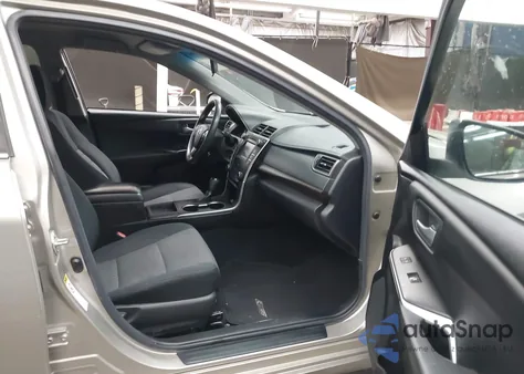 2017 Toyota Camry Le z USA, uszkodzony, nr VIN 4T1BF1FK8HU695432